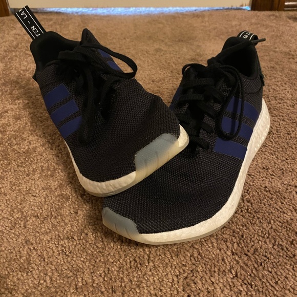 Adidas NMD R2 - Picture 2 of 3